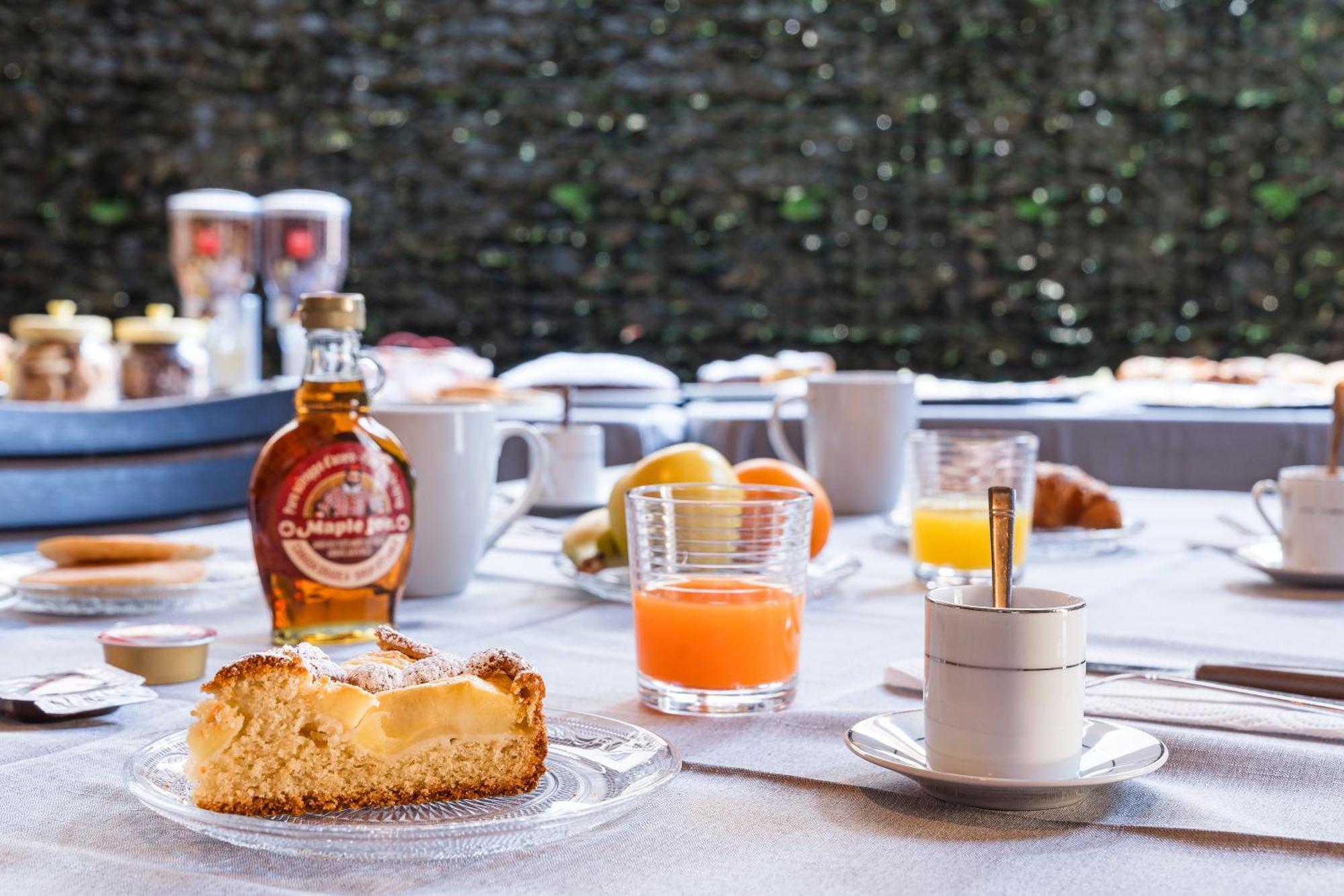 B&B La Corte And Home Restaurant - Free Parking - 10 Minutes To The Lake And Centre Como Zewnętrze zdjęcie