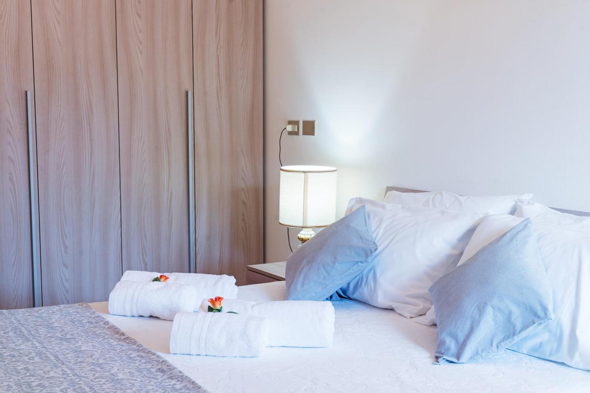 B&B La Corte And Home Restaurant - Free Parking - 10 Minutes To The Lake And Centre Como Zewnętrze zdjęcie