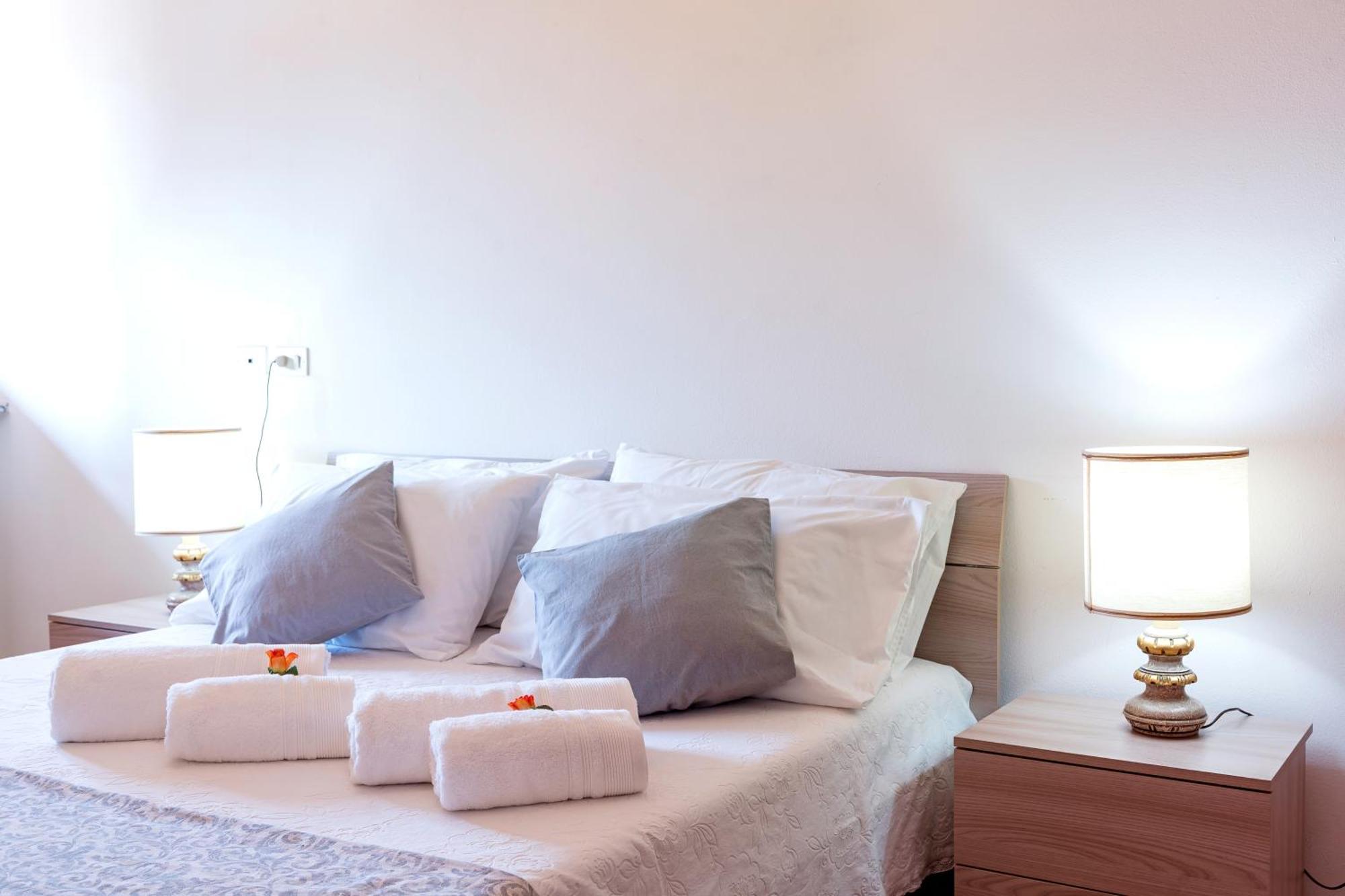 B&B La Corte And Home Restaurant - Free Parking - 10 Minutes To The Lake And Centre Como Zewnętrze zdjęcie