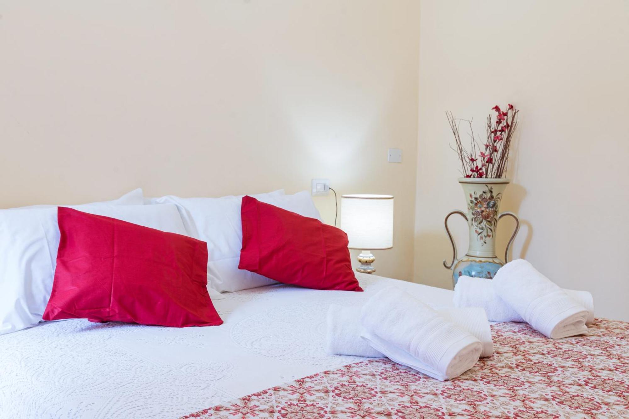 B&B La Corte And Home Restaurant - Free Parking - 10 Minutes To The Lake And Centre Como Zewnętrze zdjęcie