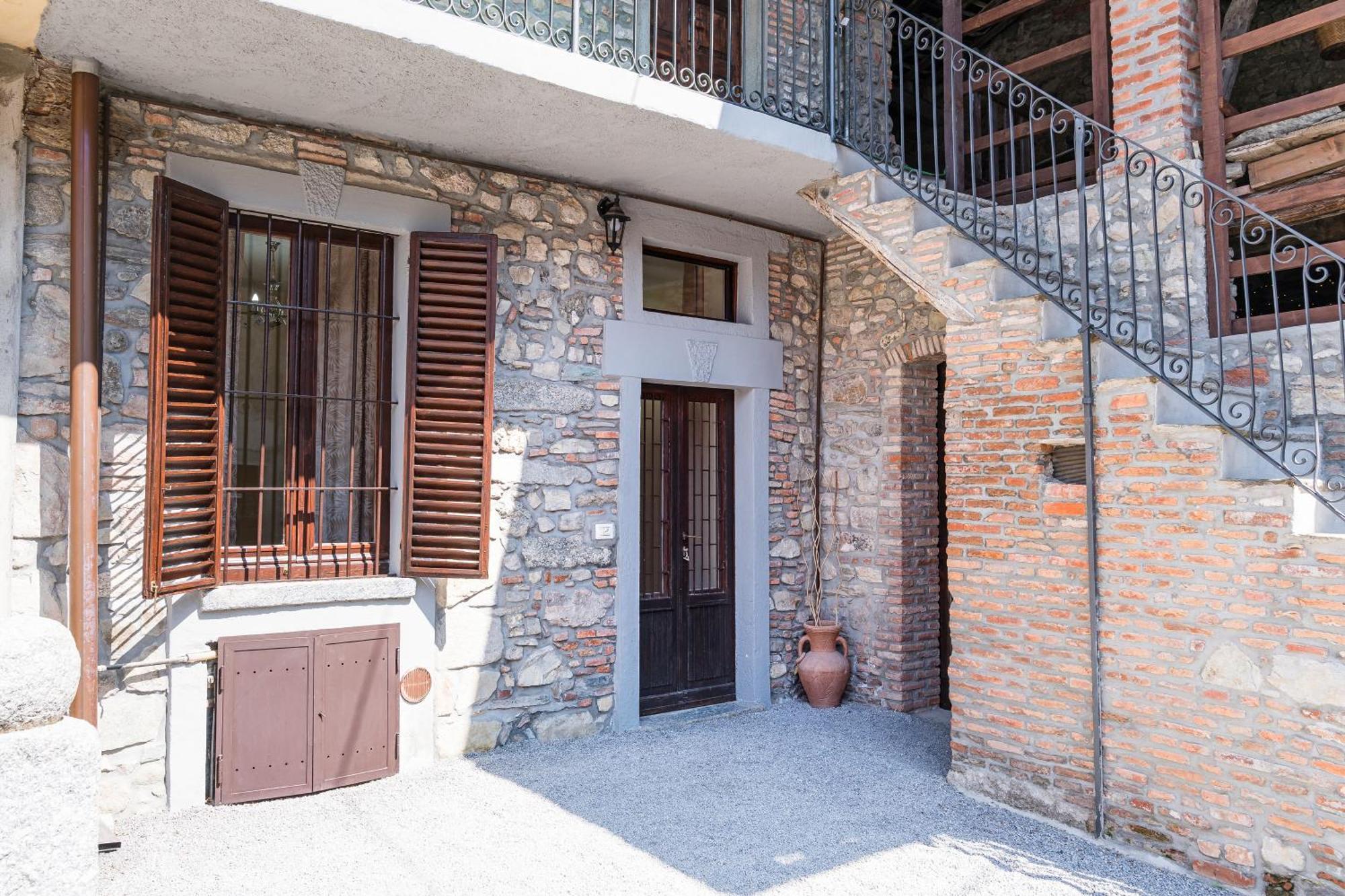 B&B La Corte And Home Restaurant - Free Parking - 10 Minutes To The Lake And Centre Como Zewnętrze zdjęcie